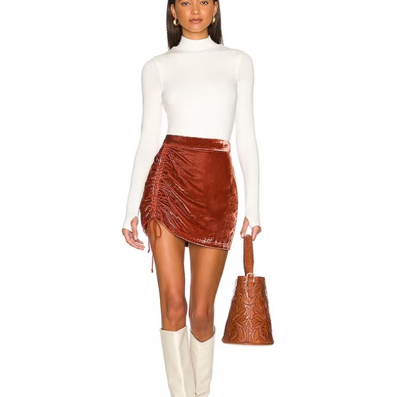 (A9) Lovers + Friends Tienna Bodysuit with thumb holes in White, Size XS, NWT - Picture 1 of 14